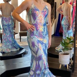 Sz 6 iridescent sky blue Christina Wu prom dress. No alterations.